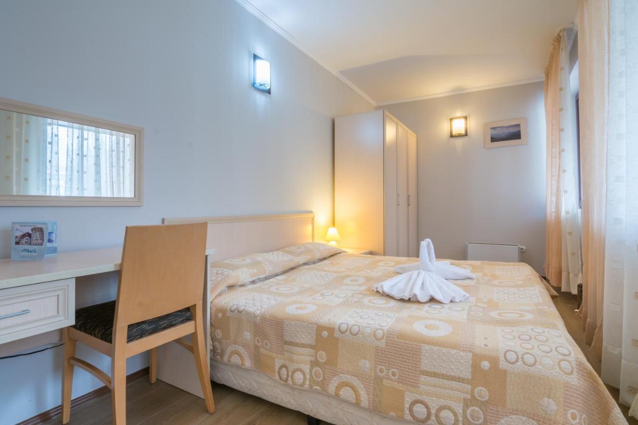 Apart Hotel Stenata ปอมโปโรโว ภายนอก รูปภาพ